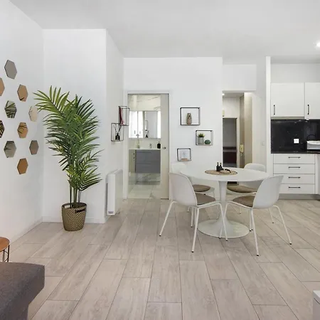 Minimalist Studio Centre Apartment